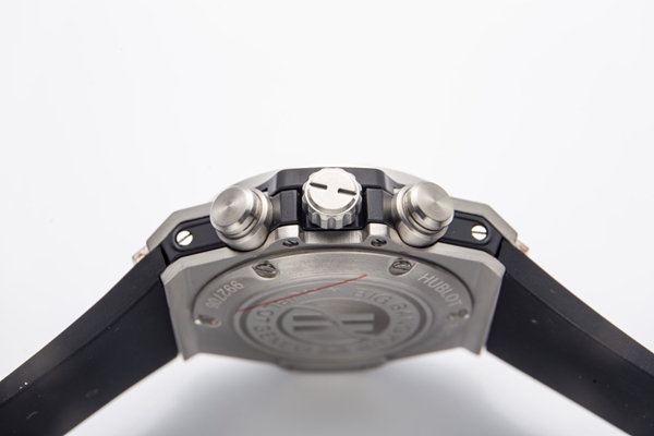 ウブロコピー時計着用イメージ